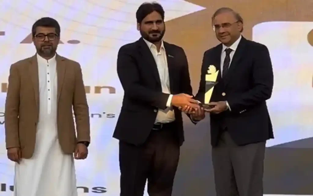 𝐌𝐫. Naseer A. Khan – 𝐂𝐄𝐎 𝐈𝐧𝐧𝐨𝐥𝐲𝐭𝐢𝐱 𝐏𝐚𝐤𝐢𝐬𝐭𝐚𝐧 𝐡𝐨𝐧𝐨𝐫𝐞𝐝 𝐰𝐢𝐭𝐡 “𝐄𝐦𝐞𝐫𝐠𝐢𝐧𝐠 𝐄𝐧𝐭𝐫𝐞𝐩𝐫𝐞𝐧𝐞𝐮𝐫 𝐀𝐰𝐚𝐫𝐝” 𝐟𝐨𝐫 𝐁𝐮𝐬𝐢𝐧𝐞𝐬𝐬 𝐈𝐓 𝐒𝐨𝐥𝐮𝐭𝐢𝐨𝐧𝐬!